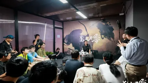 解码中国发展奥秘：探寻成就秘诀——中英法文版《为何成功？中国的核心价值》新书亮相